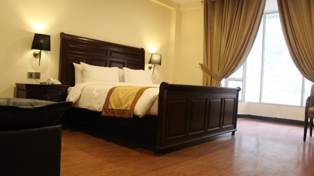 Habitación Deluxe doble | Sistema de insonorización, tabla de planchar con plancha, wifi gratis