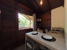 Cabana | Cozinha privada | Cafeteira/chaleira, geladeira grande, micro-ondas, fogão
