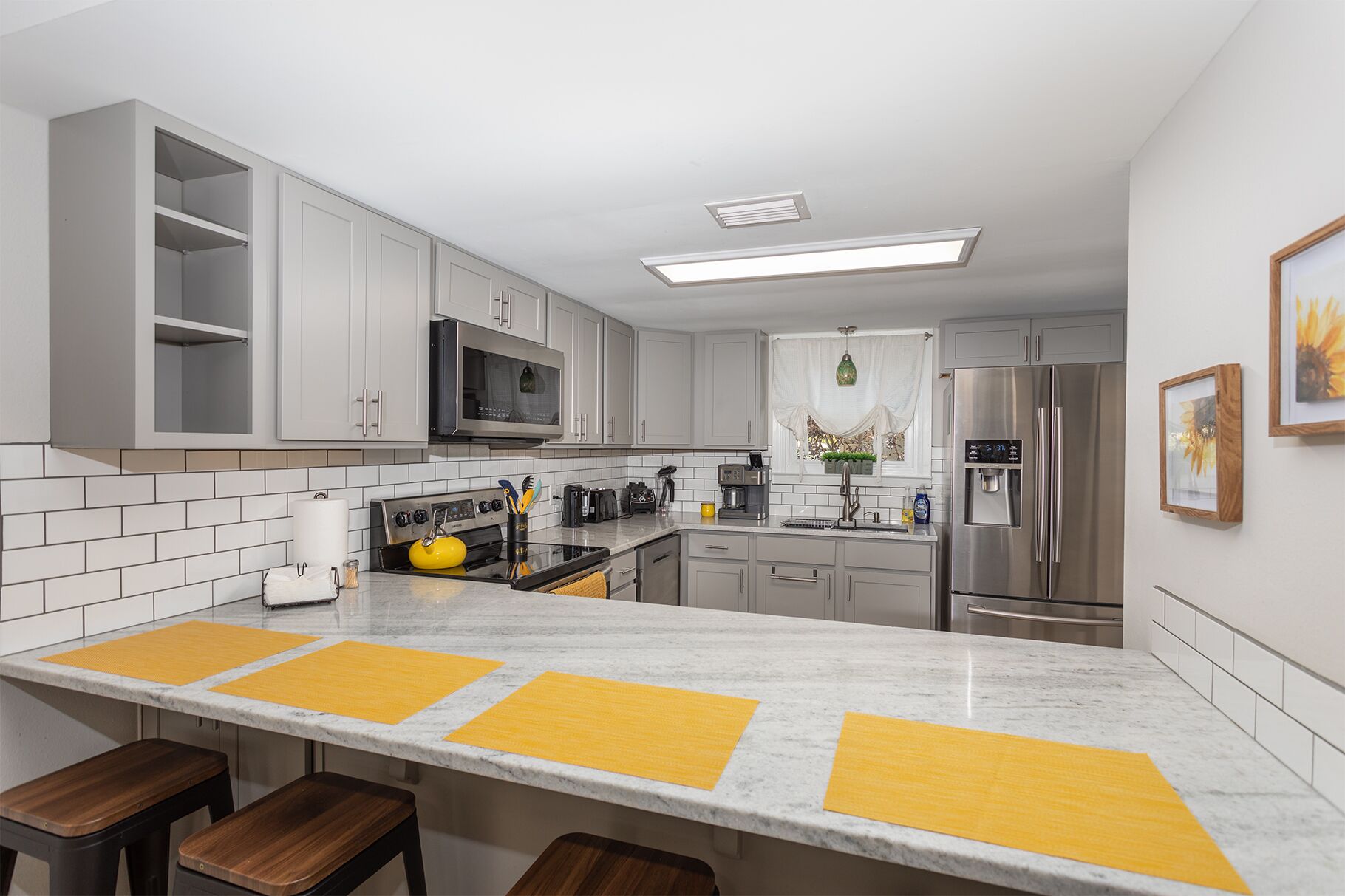 Micro-ondes, plaque de cuisson, lave-vaisselle