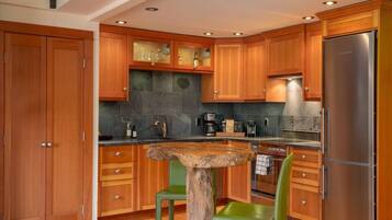 Frigorifero, forno, piano cottura, lavastoviglie