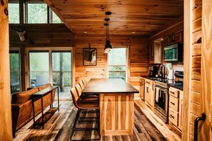 Coffee/tea maker, fridge, oven, dishwasher - `The Oak`: Hot Tub, Private Trail, Firepit, Swing. (Laurelville)