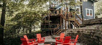 `The Oak`: Hot Tub, Private Trail, Firepit, Swing.