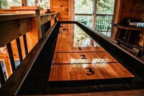 Games room - `The Oak`: Hot Tub, Private Trail, Firepit, Swing. (Laurelville)