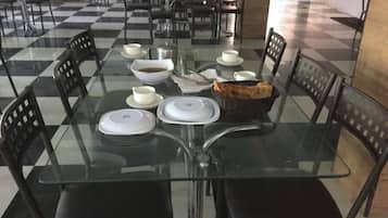 Sudah termasuk sarapan prasmanan setiap hari