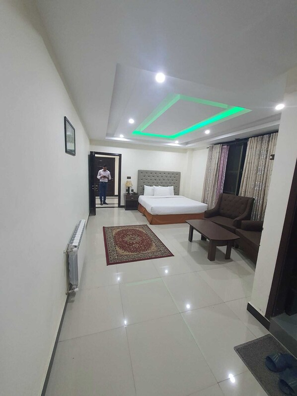 Deluxe Double Room | Soundproofing, free WiFi - New Hilton Hotel Naran (Balakot)