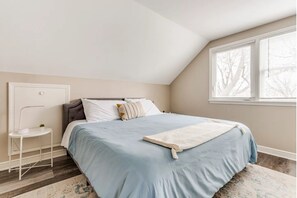 3 soverom, strykejern/-brett, reiseseng for barn og wi-fi (inkludert)