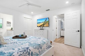 3 chambres, fer et planche à repasser, lit de bébé portatif