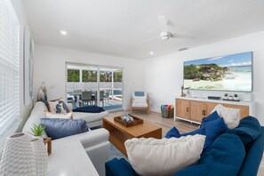 Smart TV - Walk to Beach! Ocean Retreat w/ Pool & Spa (Naples)