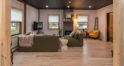 Modern HOT TUB 2mi to NEW PALTZ