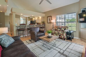 テレビ、DVD プレーヤー