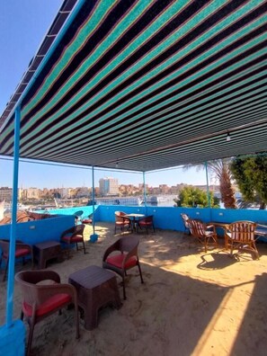 Outdoor dining - Jamaica Guest House (Aswan)