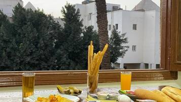Free daily continental breakfast