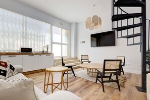 TV - NEW stylish duplex 5 minutes to Marbella beach (Marbella)