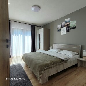 4 Schlafzimmer, Bügeleisen/Bügelbrett, kostenloses WLAN, Bettwäsche