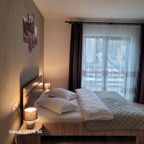 4 chambres, fer et planche à repasser, Wi-Fi gratuit, draps fournis