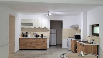 Fridge, microwave, stovetop, coffee/tea maker