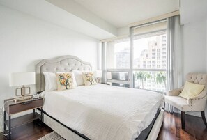 3 Schlafzimmer, Schreibtisch, Bügeleisen/Bügelbrett, Reisekinderbett