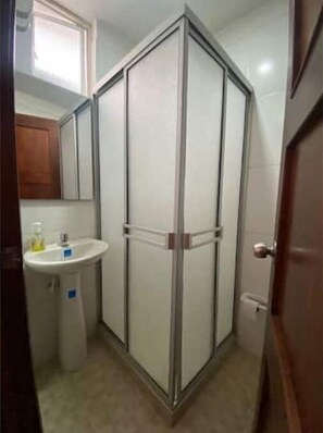 Bathroom - SPACIOUS and QUIET APARTMENT (Bogotá)