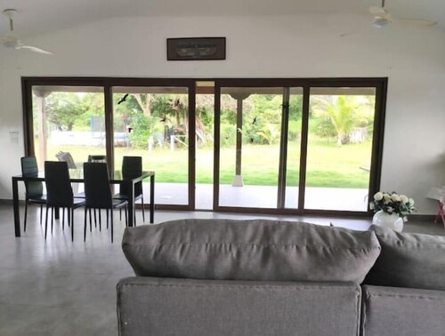 3-bedroom, walk to town, spacious Villa