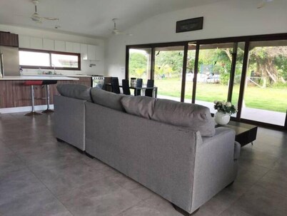 3-bedroom, walk to town, spacious Villa