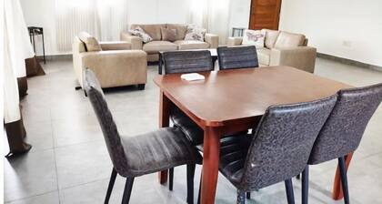 2 bdrm Villa, walk to square