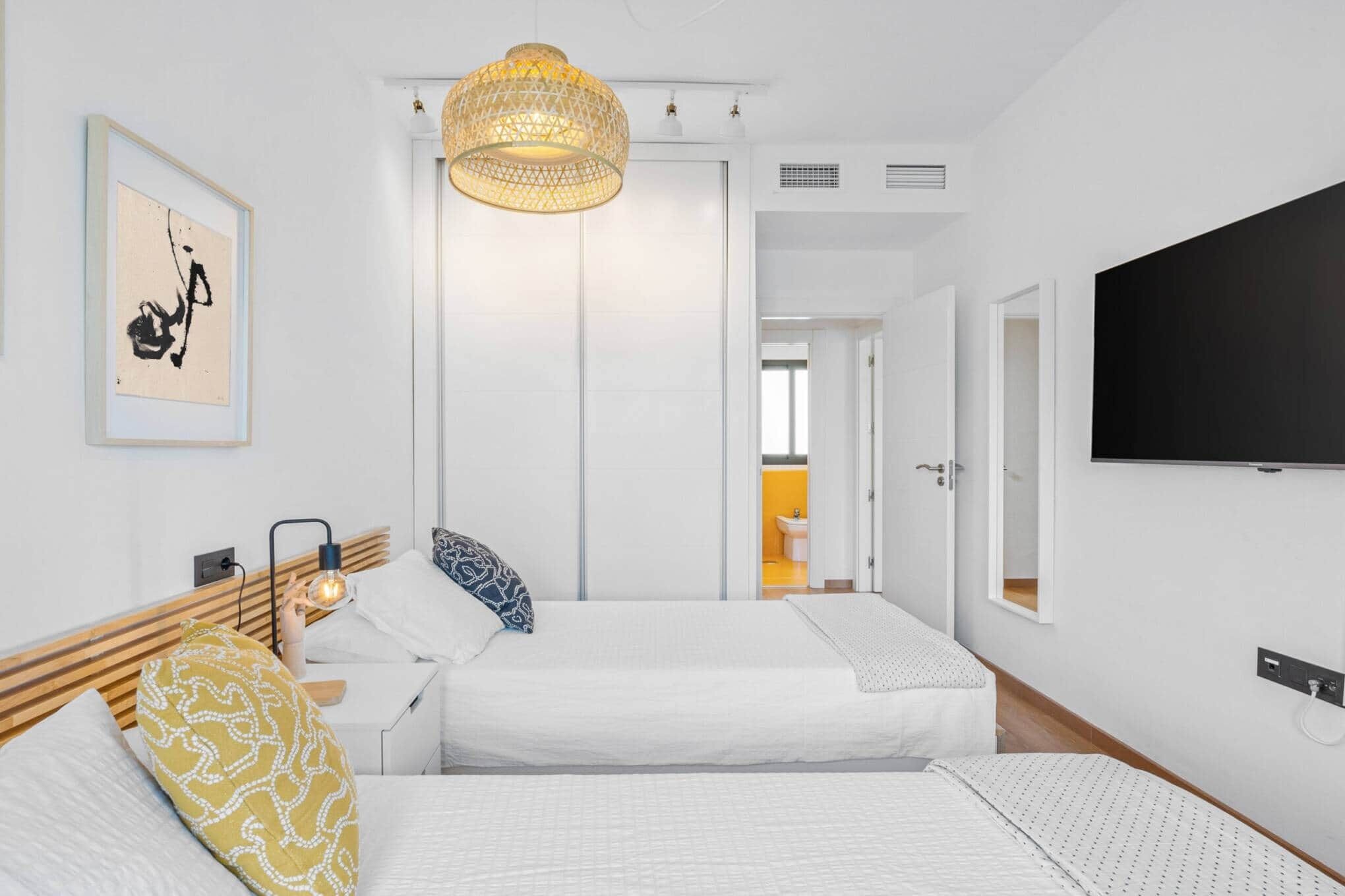 2 slaapkamers, een strijkplank/strijkijzer, gratis wifi, beddengoed