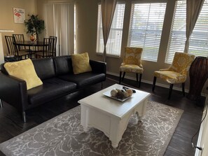 Living area - Cozy Orlando Apartment (Orlando)