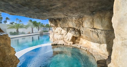 Pirate House: Gulf Front, Pool, #1 Location Lido Key, St. Armands One Block.