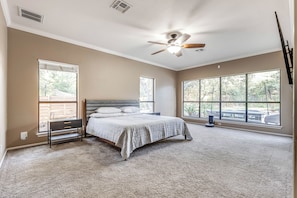 3 bedrooms, iron/ironing board, travel cot, free WiFi - Heated Pool, Hot Tub, Gym, Fenced Outdoor Hangout, Blackstone and Traeger Grills (San Antonio)
