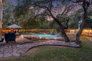 Property grounds - Heated Pool, Hot Tub, Gym, Fenced Outdoor Hangout, Blackstone and Traeger Grills (San Antonio)
