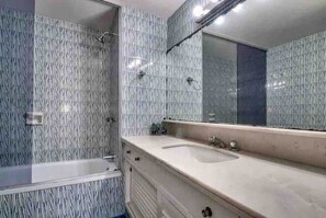 Shower - Spacious Open Ocean and Peninsula View
 (Punta del Este)