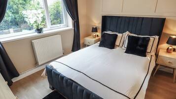 Cottage | 2 bedrooms, individually decorated, individually furnished, free WiFi