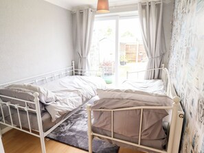 2 svefnherbergi, sérhannaðar innréttingar, sérvalin húsgögn