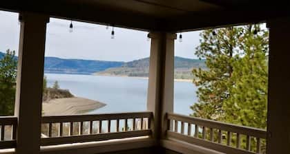 Lake Roosevelt Home w/ Beach Access