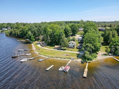 LAKEFRONT COTTAGE #5 - PRINCE EDWARD COUNTY - LAKE CONSECON RESORT