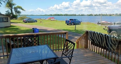 LAKEFRONT COTTAGE #5 - PRINCE EDWARD COUNTY - LAKE CONSECON RESORT