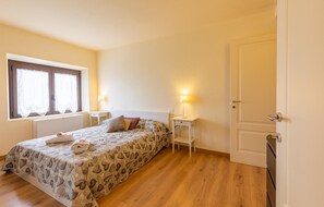 1 bedroom, iron/ironing board, travel cot, free WiFi