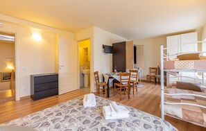 1 bedroom, iron/ironing board, travel cot, free WiFi