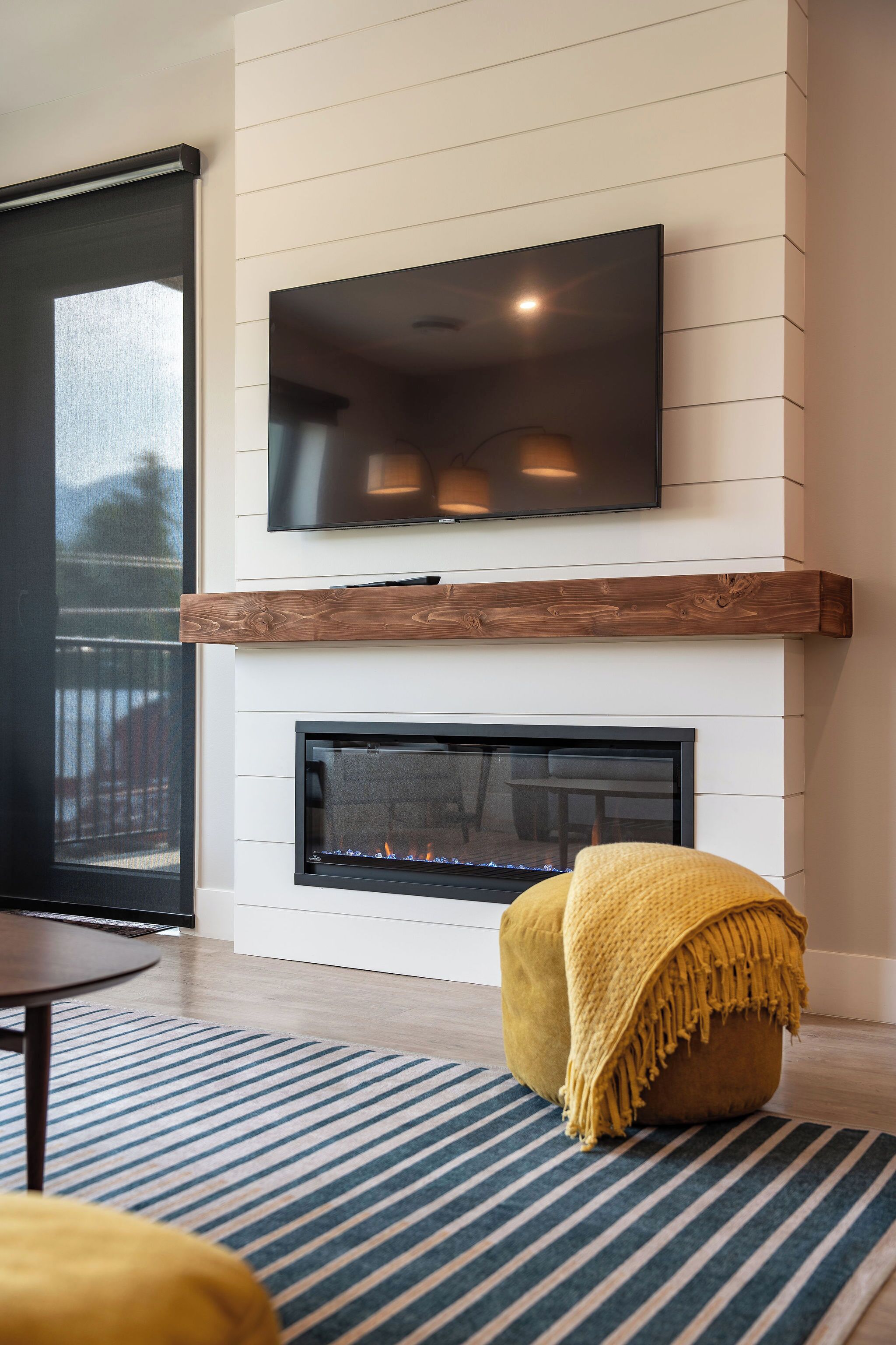 Condo | Living area | Fireplace