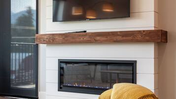 Condo | Living area | Fireplace