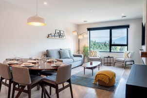 コンドミニアム | リビング エリア | 暖炉