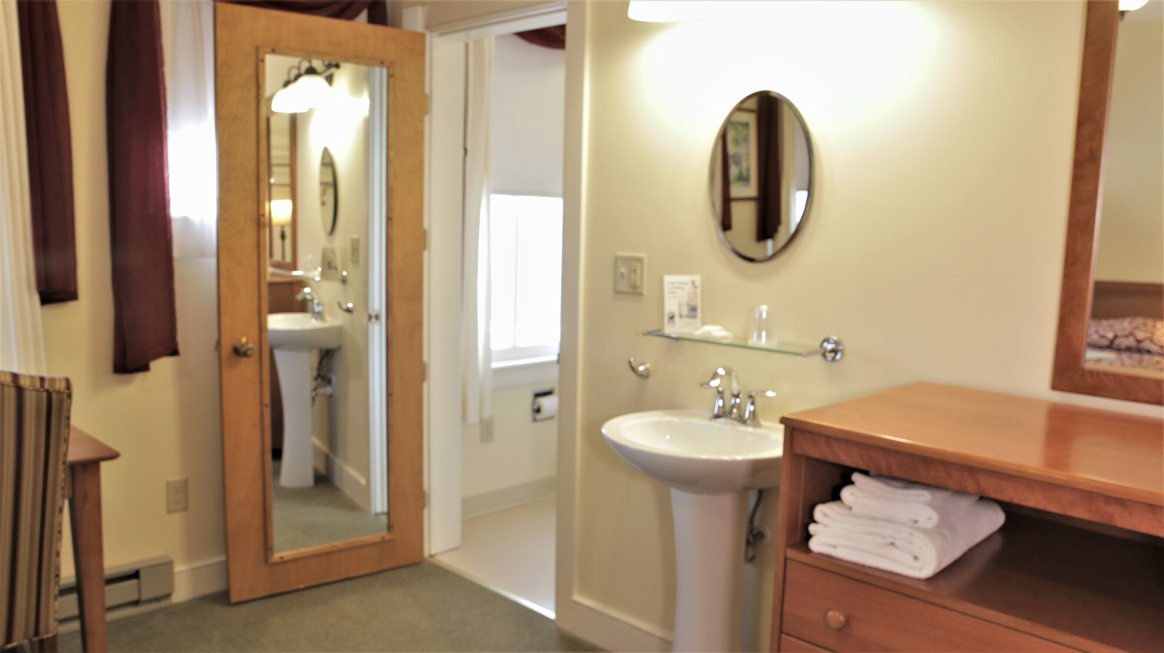 Iron/ironing board, free WiFi, bed sheets