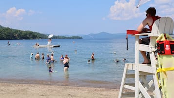 Privatstrand, Volleyball, Segeln, Kajakfahren