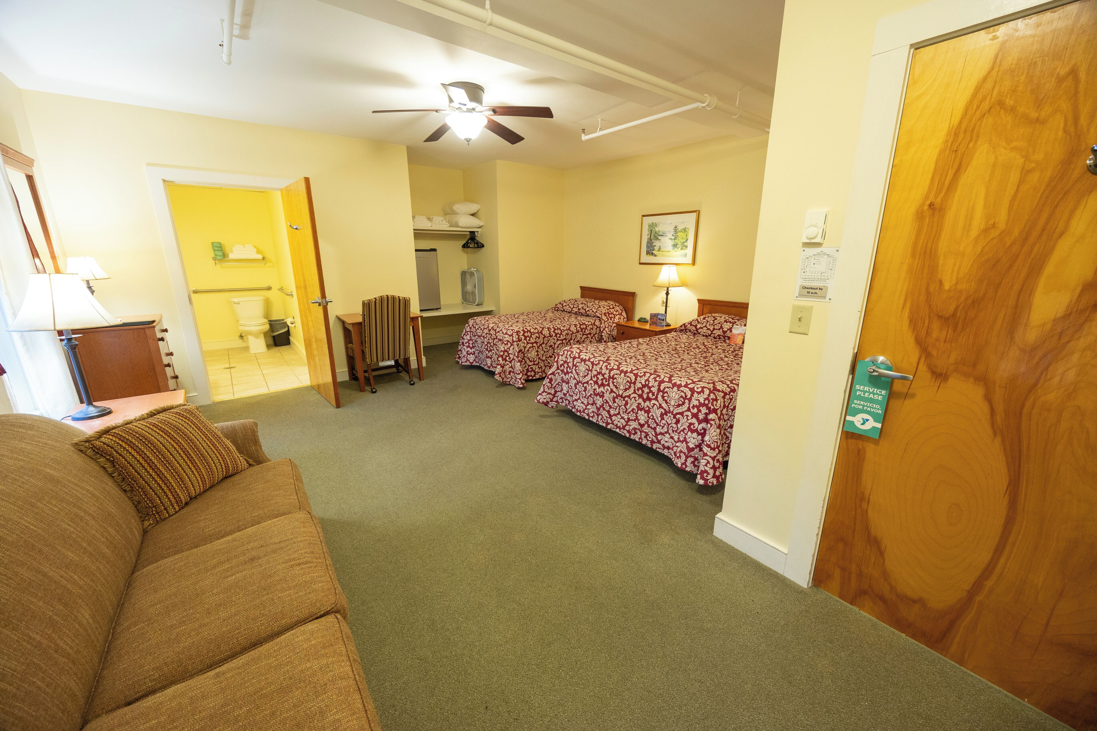 Iron/ironing board, free WiFi, bed sheets