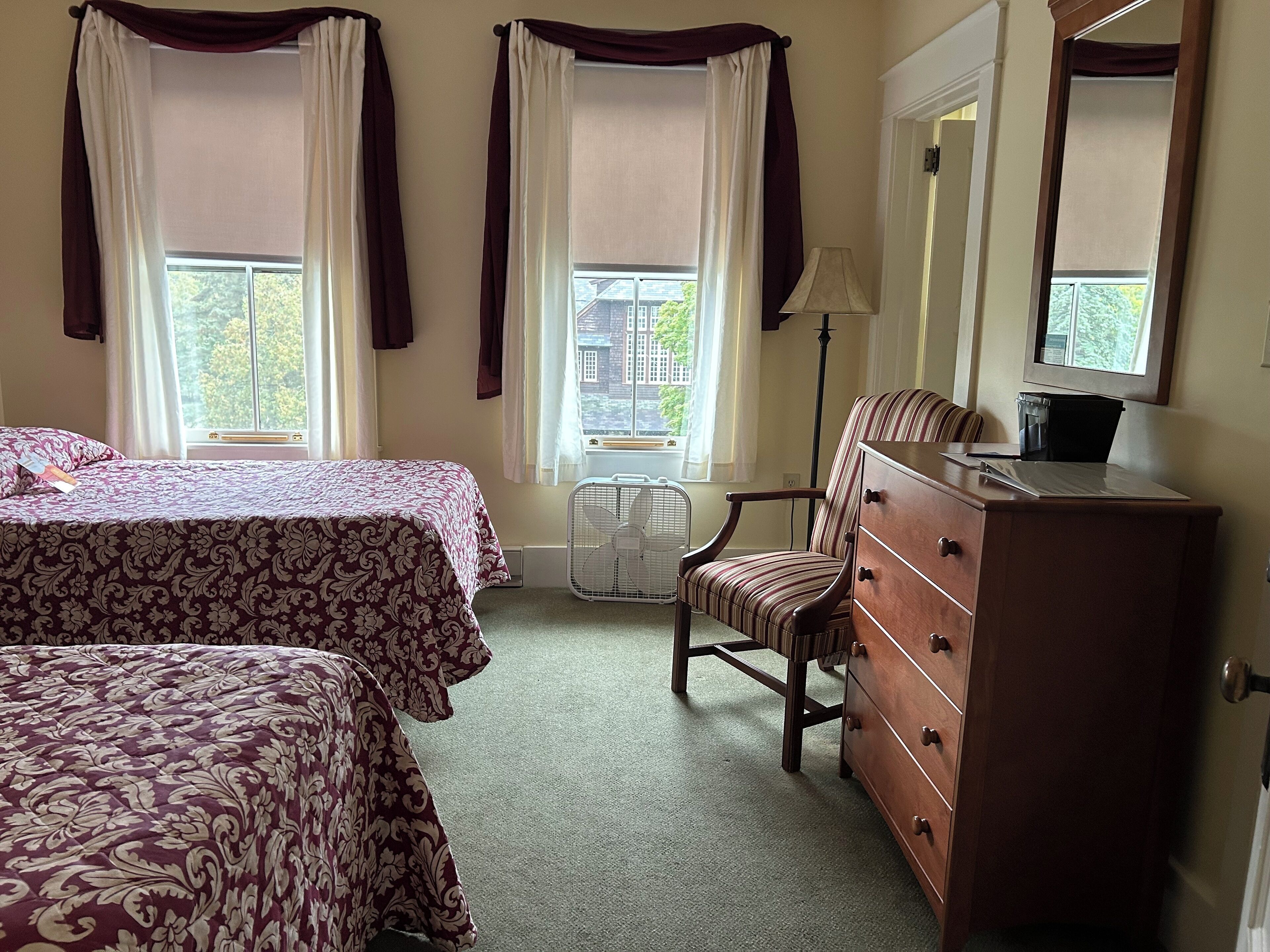 Traditionellt rum - 2 enkelsängar | Strykjärn/strykbräda, gratis wi-fi och sängkläder