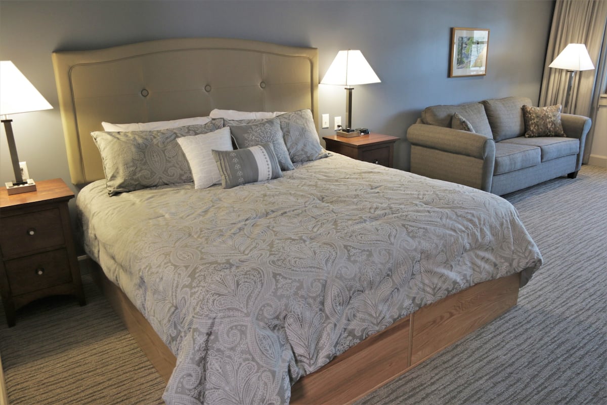 Superior Room, 1 King Bed with Sofa bed, Lake View