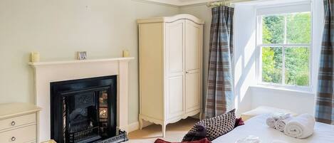 5 bedrooms, free WiFi, bed sheets