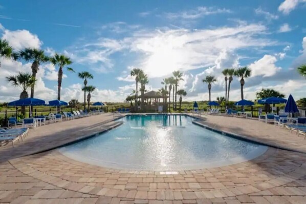 Ulkouima-allas, lämmitetty uima-allas