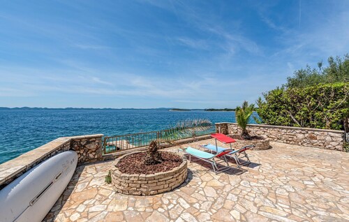 Pet friendly apartment in Zdrelac