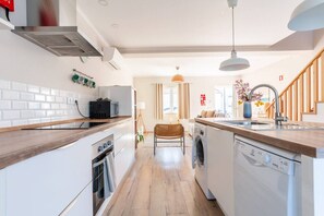 雪櫃、微波爐、焗爐、爐具